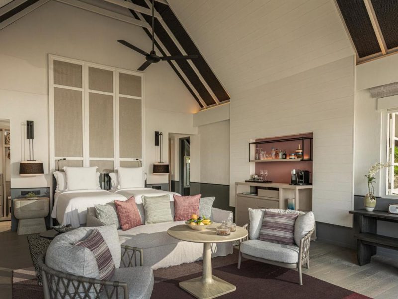Premier Oceanfront Twin Bungalow with Pool – Room Rate inclusive of breakfast for 2 adults – Four Seasons Resort Maldives at Landaa Giraavaru