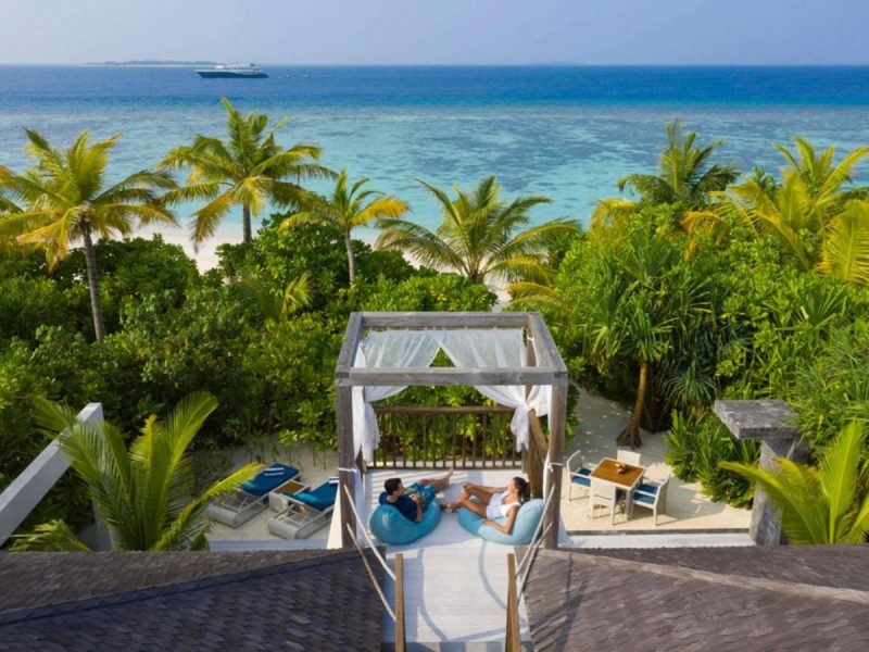 Beach Pool Villa DELUXE, Living space, large sandy beach, daily free flow chocolate hour, free snorkeling gear & non-motorized water sports – Kuredhivaru Maldives